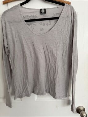 Light Gray Scoop-Neck Long-Sleeve Tee by
